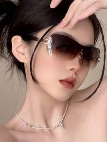 Óculos de Moda Baddie Y2K, Design de Letra Integrada Millennium Shades para Mulheres, de Alta Qualidade - Marrom Claro - Visão 4