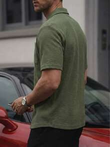 LOOKUN 纯色复古风男士 Polo 衫，时尚优雅商务休闲度假宽松版型纽扣半开襟翻领上衣，LOOKUN 春夏款 - 軍綠色 - 查看 3