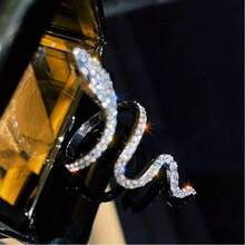 1 buah cincin berbentuk ular dengan kemasan unik, bertatahkan rhinestones berkilau, tersedia dalam warna emas atau perak, dapat dipadukan dengan smartphone Anda sehari-hari. - Seperti yang ditunjukkan - View 5
