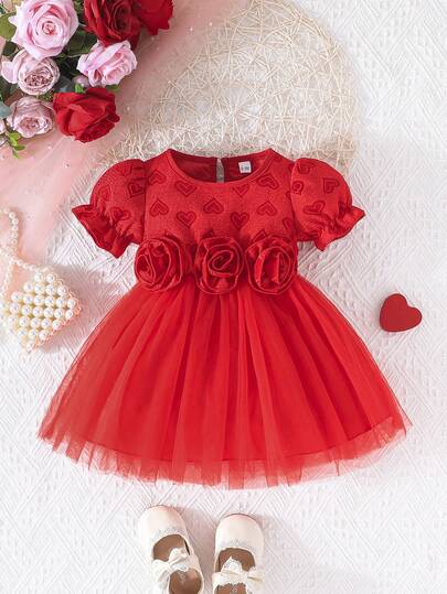 女婴可爱公主裙，饰有精美花卉刺绣，网纱泡泡袖，适合节日庆典和生日派对。