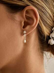 1pc Women's Alloy Flower Pendant Earrings, Fashionable & Elegant Design, Bridal Jewelry - Draped - View 3