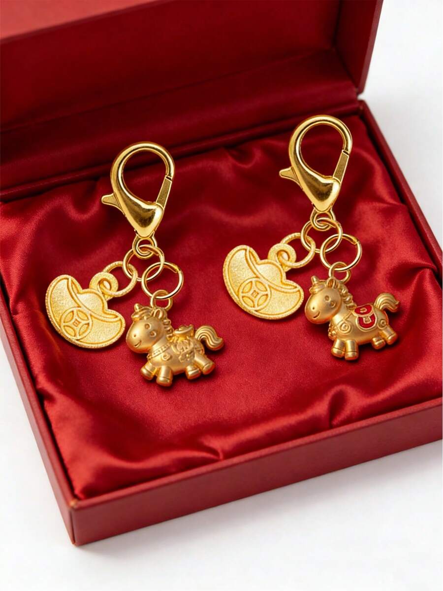 马年招财钥匙扣 | 铁合金马形吊坠，斋月吊坠，象征即刻财富，红金马鞍，手机挂饰，包包挂饰，新年节日吊坠，马年钥匙扣，适合居家、通勤、返校、新年、旅行、返校礼物、开斋节礼物 - 彩色 - 查看 1