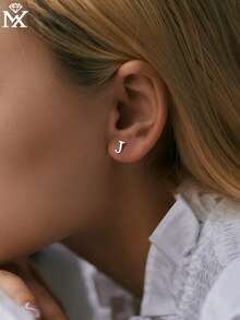 SYMFNY 1对925纯银极简小号26字母A-Z耳钉，男女皆宜，日常佩戴，附赠礼盒 - 銀色 - 查看 2