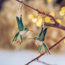 A Set Of Two Stylish Hummingbird Earrings Featuring Resin And Zinc Alloy Bird Ornaments, Perfect For Celebrations Or As A Gift For A Loved One. - Nhiều màu - Xem 2