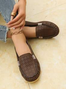 女士加大码套脚乐福鞋，休闲舒适透气，金属搭扣，适合日常、通勤、休闲、度假等各种场合，四季皆宜，手工褶皱，柔软鞋底，皮革鞋面，经典咖啡棕色印花 - 咖啡棕 - 查看 6