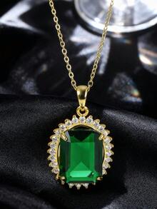1件S925镀金长方形祖母绿吊坠项链，主石为绿色祖母绿，周围镶嵌钻石，金色设计尽显奢华优雅，适合正式场合、派对和节日礼物。 - 金色 - 查看 5