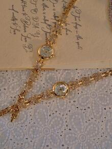 Nouvelle montre pour femme en forme de papillon, plaquée or et de style français, est exquise, élégante et raffinée, avec un petit côté rétro haut de gamme. Fonctionnant à quartz, elle est idéale au quotidien, pour les fêtes, les occasions spéciales ou comme cadeau d'anniversaire ou de Noël. - Doré - Voir 5