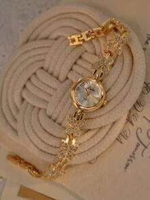 Nouvelle montre pour femme en forme de papillon, plaquée or et de style français, est exquise, élégante et raffinée, avec un petit côté rétro haut de gamme. Fonctionnant à quartz, elle est idéale au quotidien, pour les fêtes, les occasions spéciales ou comme cadeau d'anniversaire ou de Noël. - Doré - Voir 3