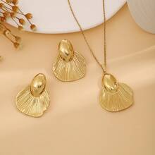 3 PiecesSet: Fashionable Gold Stainless Steel Fishtail Necklace And Earring Set For Women's Everyday Wear