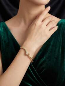 水钻装饰蛇形手镯，奢华红眼蛇形袖口手镯，女士派对装饰 - 金色 - 查看 2