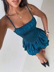 Vibe Spark 时尚吊带方领迷你连衣裙，褶裥上身，收腰设计，蓬松多层裙摆，丝滑闪亮面料——甜美俏皮的风格，是周末早午餐、城市漫步、下午茶、时尚聚会、情人节、度假以及日常穿搭的理想之选。 - 水鴨藍 - 查看 1