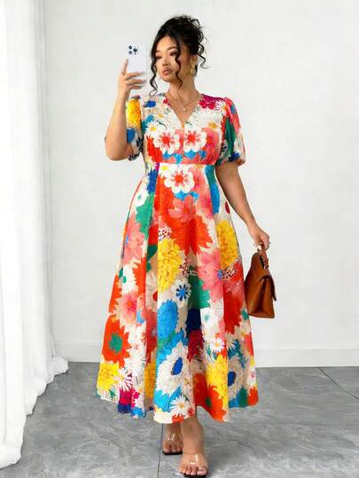 Trang phục cỡ lớn dành cho nữ mùa xuân và mùa hè rất thời trang và đa năng. Đó là một chiếc váy ngắn tay cổ chữ V in họa tiết kiểu Bohemian với phần eo thắt và chân váy dài tay phồng. Trang phục cỡ nhỏ dành cho nữ mùa xuân và mùa hè rất thời trang và đa năng. Đó là một chiếc váy ngắn tay cổ chữ V in họa tiết kiểu Bohemian với phần eo thắt và chân váy dài tay phồng.