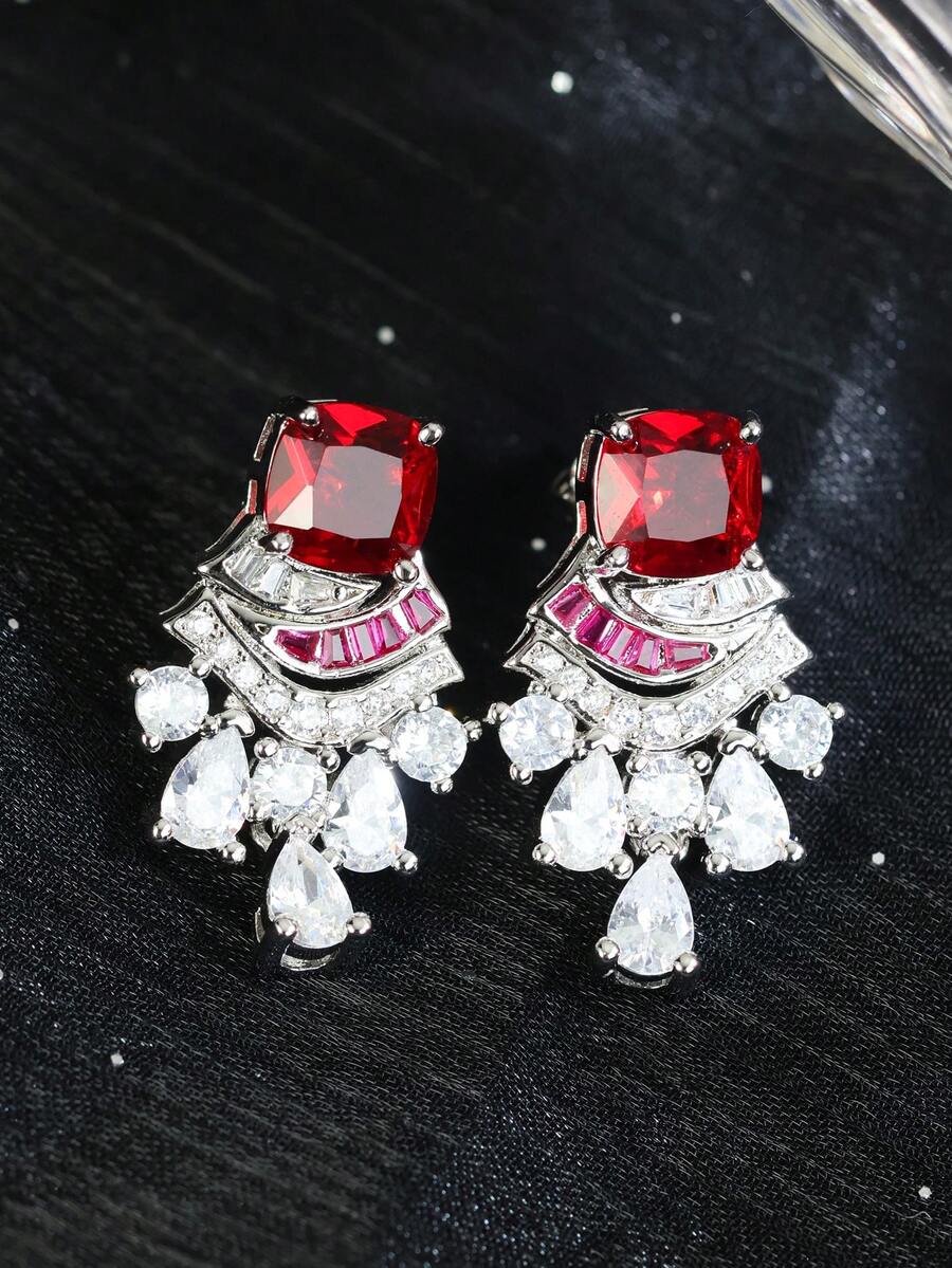 1只S925银渐变扇形奢华复古宫廷风耳环，镶嵌实验室培育红宝石，适合出席高端晚宴和派对，是送给朋友和女友的绝佳礼物。 - 銀色 - 查看 1