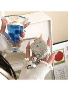 这款波纹电镀彩色心形保护壳兼容 4代和第二代，适合机场使用，也兼容 Pro 2代。这款保护壳是送给女朋友、情人节或生日的理想礼物。 - 電鍍銀 - 查看 5