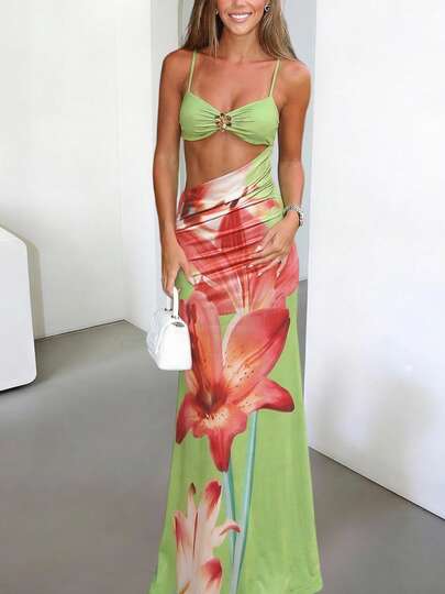 Vestido largo con estampado floral y tirantes finos de DOUCIU, atuendo ideal para vacaciones en la playa