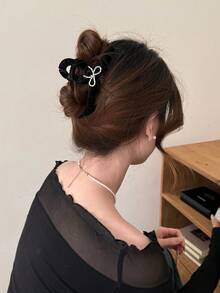 1个黑色蝴蝶结天鹅绒大号发夹，适合女性，可固定浓密发髻，后脑勺发夹，发爪发饰