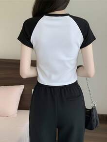 新款夏季女款短版T恤，短袖修身拼接撞色短版上衣，Ins風休閒款 - 黑拼白 - 查看 5