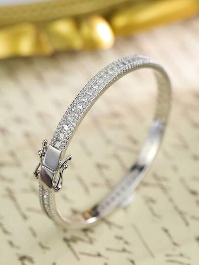 1件S925纯银实验室培育宝石手链，设计精美，适合正式场合和派对，情人节送给女朋友的浪漫礼物，闪耀而贴心的礼物。