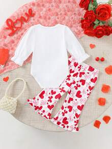 女婴“我的第一个情人节”标语套装（2件套），包括1件爱心印花网纱灯笼袖连体衣和1条爱心蝴蝶结印花打底裤，适合外出和情人节穿着，是完美的节日礼物。 - 白色 - 查看 6