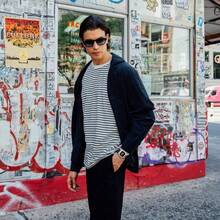 Casio 卡西欧 G-Shock 男士电子表 - 金属包覆方形设计，200米防水防震黑色树脂表带，带 LED 背光、闹钟和秒表功能，适合日常佩戴、户外探险和送礼。 - 均碼 - 查看 11