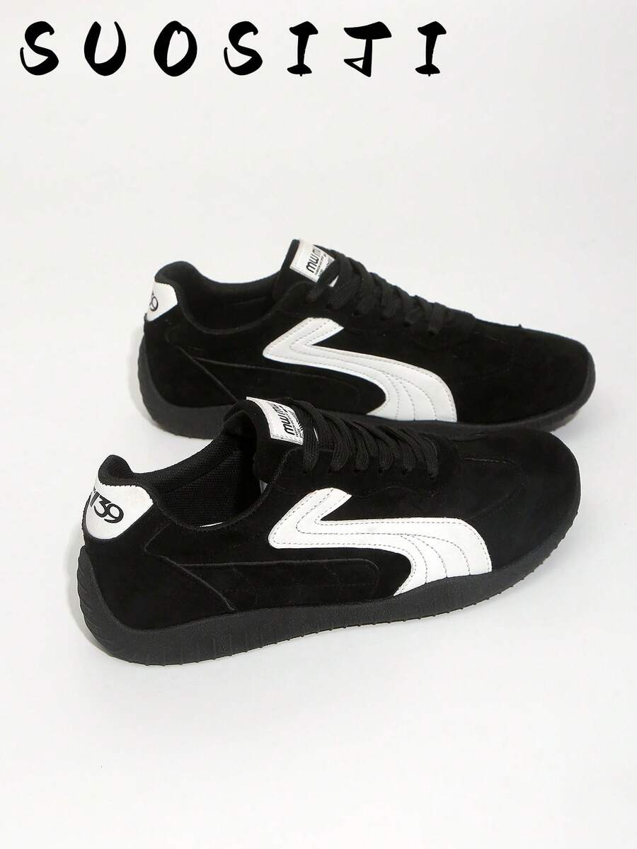 Women Skateboarding Shoes - Black - View 1