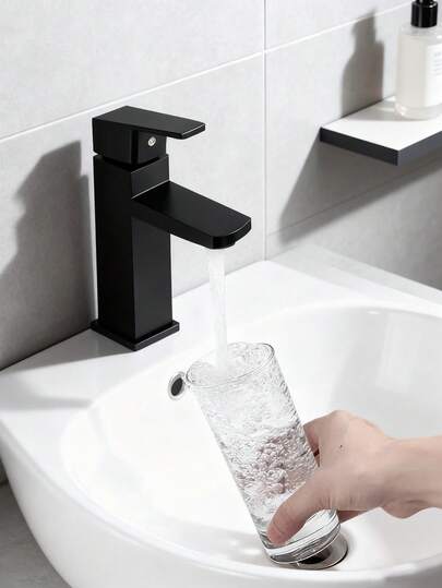 Moderne vierkante badkamerkraan met één gat, mengkraan voor warm en koud water, modern vierkant ontwerp, gegalvaniseerd oppervlak, eenvoudige installatie, duurzame kunststof constructie, mengfunctie voor warm en koud water, geschikt voor campers, caravans, wastafels, douches, keukens en badkamers, modern accessoire voor huisrenovatie, ideaal als cadeau voor de feestdagen en voor huisverbouwingen.