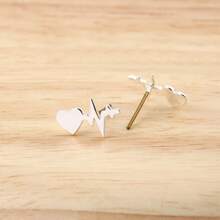 1 Pair Heart-Shaped Electrocardiogram Pattern Earrings In A Fashionable And Minimalist Style. Simple Design, Suitable For Daily Wear. Can Be Paired With Casual Or Business Attire. - GED114 - View 7