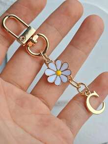 金色A-Z时尚字母钥匙扣，配可爱雏菊吊坠 - 个性化字母钥匙圈，时尚包包挂饰，手工波西米亚风礼物，男女皆宜，是生日、毕业、结婚礼物、背包和车钥匙装饰、友谊日礼物、装饰钥匙扣、情人节礼物、近期节日礼物的理想之选，也适合送给家人、朋友、同事和同学。 - 彩色 - 查看 24