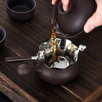 1pc Gold/Silver Lace Tea Infuser With Wooden Handle, 304 Stainless Steel Tea Filter, Tea Strainer, Kung Fu Tea Set Accessory, Suitable For Filtering Soy Milk, Juice, Tea Leaves, Also Can Be Used As Baking Tool Flour Sifter, Egg Separator, Kitchen Oil Ladle, Cake Powder Duster, Reusable Anti-Rust Kitchen Tool