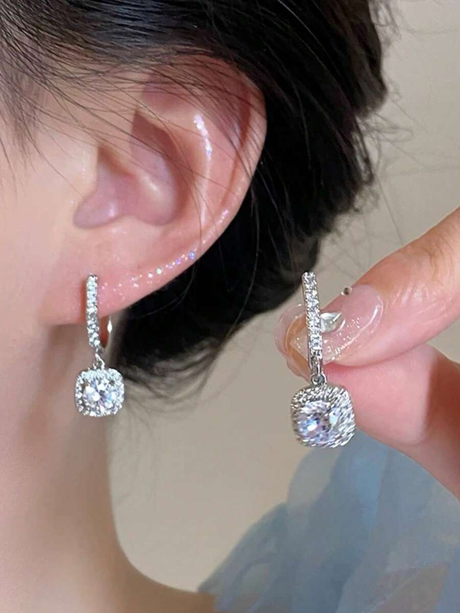 1 Pair Elegant Luxury Geometric Cubic Zirconia Inlaid Cube Design Copper Alloy Earrings, Suitable For Women's Daily, Dating, Holiday, Party Wear