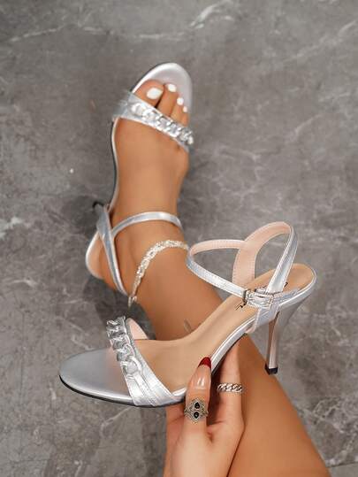 女士性感时尚绑带链条装饰细高跟凉鞋