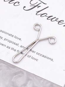 4pcs Multi-Functional Adjustable Fixed Clamps, No-Nail Waist Fixation Clips, Invisible Anti-Leakage Clips, Multi-Purpose Scarf/Headband Tightening Tools, For Tightening Cuffs, Collars, Waistbands, Pant Legs - 4pcs - View 9