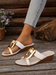 时尚轻便金属扣带凉鞋，新款百搭防滑舒适圆头女士坡跟凉鞋，沙滩度假露趾休闲拖鞋 - 白色 - 查看 4