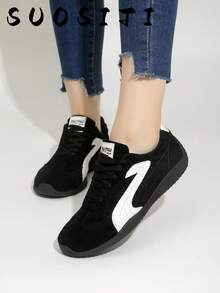 Women Skateboarding Shoes - Black - View 4