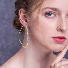 1 Pair Fashionable Faux Gold Heart Shaped Hoop Earrings - Gold - View 5