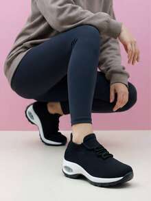 女士浅灰色系带气垫一脚蹬休闲运动鞋，针织透气舞鞋，轻便透气