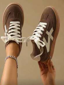 Women's Round Toe Flat Lace-Up Printed Casual Sneakers - Brown - View 5