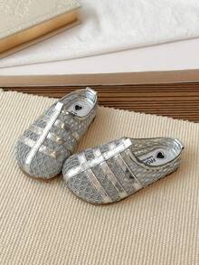 Kids Flat Closed Toe Slippers, Girls Fashion Versatile Flat Sandals - Silver - View 5