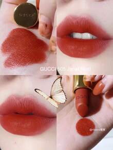 Gucci 505号唇膏礼盒套装（3.5克），包含一支奢华红色唇膏、一束干花、一张可爱的猫咪贺卡、一个安可拉红色礼盒和一个礼品袋，优雅的彩妆礼盒套装，适合情人节、生日、节日等场合赠送女性。 - 復古紅棕#505 - 查看 2
