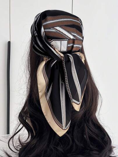 1条法式链条印花丝巾，65*65厘米，男女皆宜，适合春夏穿着，用途广泛，可用于外出、骑行、运动、聚会、摄影、直播、度假、送礼等场合。