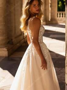 Elegant Sexy V Neck High Slit Lace Appliqué A Line Tulle Formal Wedding Dress,Registry Office Dresses Bridal Gown,Evening Party Dress Birthday Party Dress Country Wedding,Romantic Church Ceremony Wedding Dress,Suitable For Wedding,Dating,Party,Singles' Party,Vacation,Formal Occasions,Dinner Dress,Prom Dress,Homecoming Dess,Cocktail Party,Wedding Guest Dress,Graduation - 白色 - 查看 4