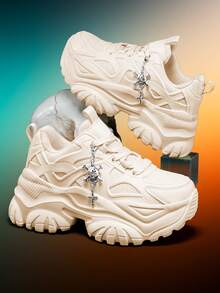 女士哥特朋克万圣节四季户外休闲运动鞋，轻便EVA厚底7厘米厚底运动鞋，老爹鞋，滑板鞋，带十字架骷髅吊坠装饰 - 米色 - 查看 15