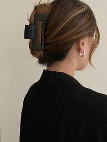 2/4pcs Women's Fashion Black Square Hollow Plastic Hair Claw Clips Holiday Essential Hair Accessories Summer Beach Hair Clips - Black - View 6