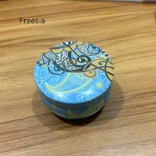 4支装香氛蜡烛套装（四种香型：茉莉、檀香、小苍兰、玫瑰），罐子随机发货。适用于蜡烛、沐浴、瑜伽、节日送礼、母亲节礼物等。 - 彩色 - 查看 16