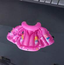 CHALECO FLOTADOR COLOR ROSA CON ESTAMPADO DE SIRENAS, PARA EDAD DE 2 A 3 AÑOS DE MATERIAL PVC RESISTENTE Y DURADERO - Rosa Fucsia - Ver 4