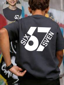 男童“67”趣味数字图案时尚夏季短袖T恤，适合休闲、上学和街头穿着。 - 深灰色 - 查看 3