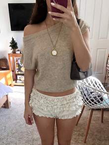 Áo thun nữ dệt kim gân, cổ lệch vai, dáng dài vừa phải, kiểu dáng rộng rãi, thích hợp cho đi làm hàng ngày, đi nghỉ mát, đa năng và thoải mái, thuộc bộ sưu tập Xuân/Hè 2026. - Màu Khaki - Xem 1