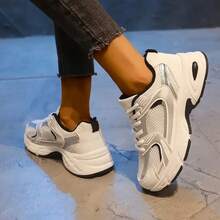 New Women Casual Sneakers, Chunky Sneakers, Shoes, White Shoes, Lace-Up Round Toe Mixed Material Breathable Versatile Printed Graffiti College Style Student Outdoor Hiking Casual Commuting Shoes - 黑色 - 查看 2