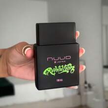 Perfume Unisex Jafra Revolution Eau de Toilette – Fragancia fresca cítrica con notas de jengibre, romero y maderas suaves, aroma urbano y moderno para hombres y mujeres que buscan energía, estilo y autenticidad en cada momento del día - Fresco - Ver 2