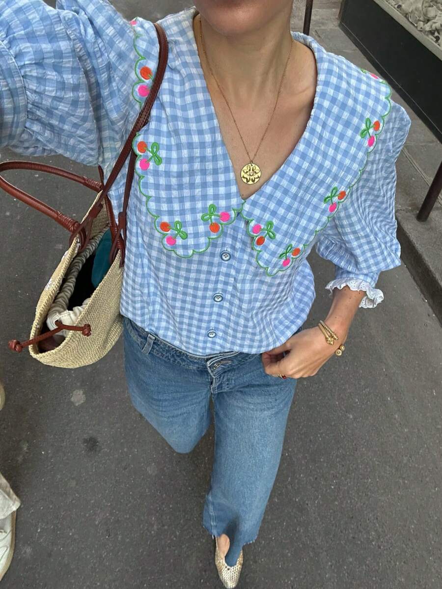 女士蓝色格子长袖彼得潘领衬衫，饰有荷叶边和刺绣细节，常规版型，适合日常和度假穿着，春夏皆宜。 - 藍色 - 查看 1